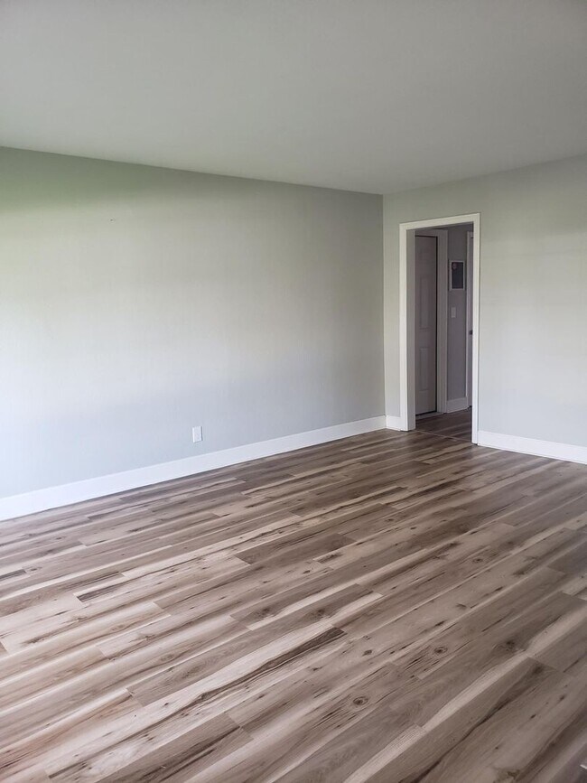 Building Photo - Remodeled Bungalow in Camas!