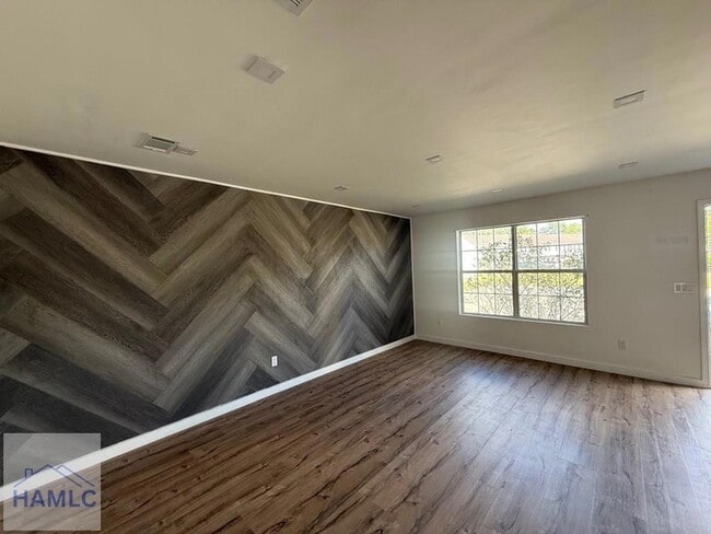 Foto del edificio - 1100 Pineland Ave