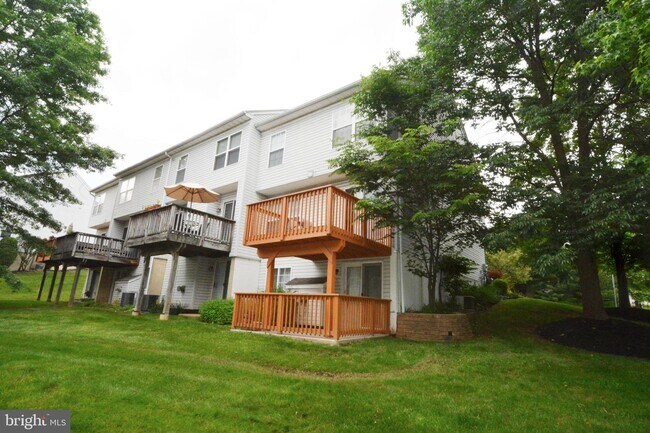 Foto del edificio - 4500 Louise St Claire Dr