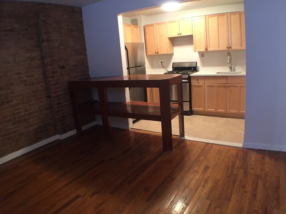 Building Photo - 426 1st Ave