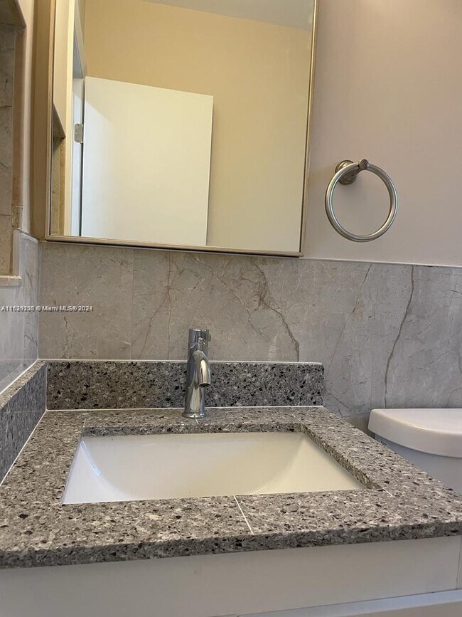 Building Photo - 639 Tamiami Blvd