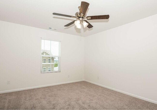 Building Photo - 2400 Summer Lee Dr