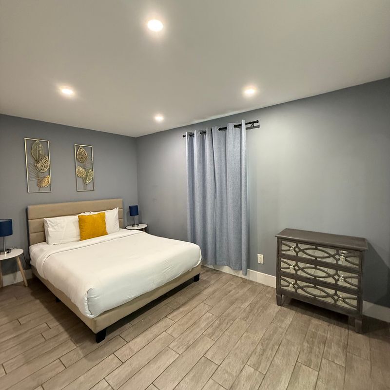 Foto del edificio - 906 N Riverside Dr