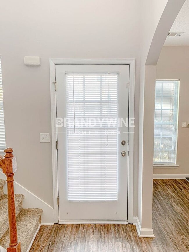 Building Photo - MOVE IN BY JAN 15TH AND RECEIVE $500 OFF F...