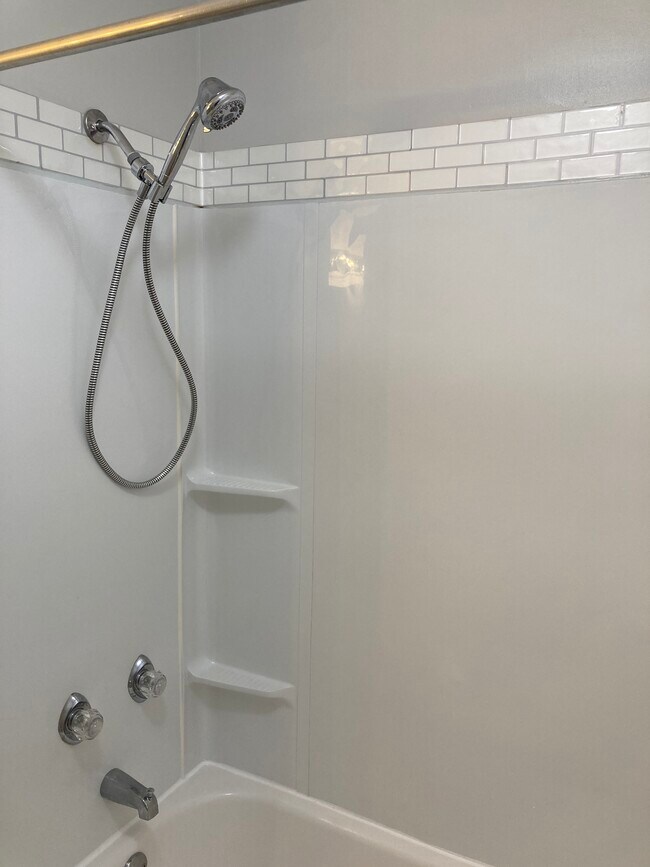 Building Photo - 831 W King St