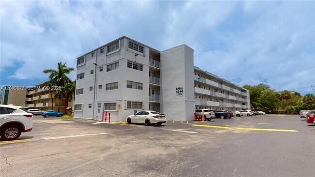 Foto del edificio - 1333 E Hallandale Beach Blvd