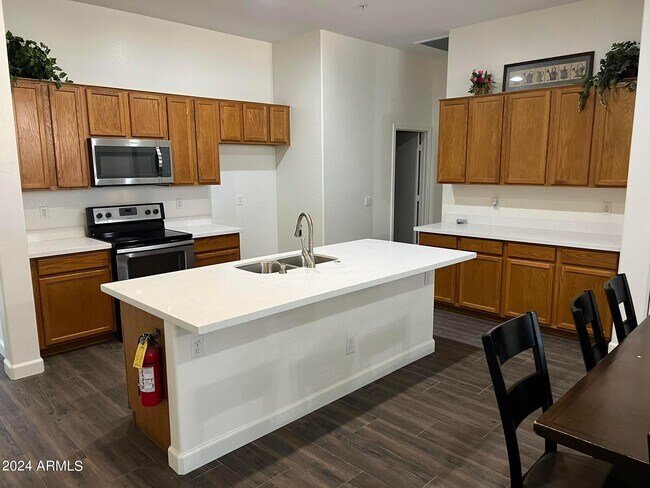 Foto del edificio - 8011 W Gibson Ln