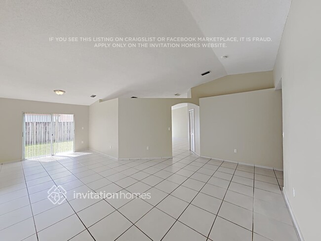 Building Photo - 14310 SW 9th Terrace