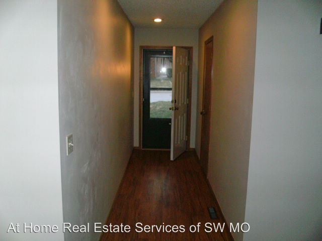 Building Photo - 1207 N Viola St