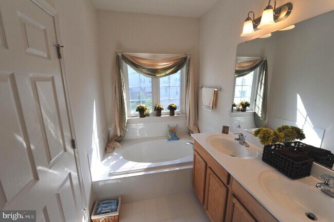 Foto del edificio - 2291 Potomac Club Pkwy