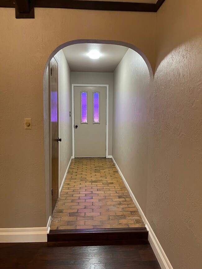 Foto del edificio - 4711 Lois Ln