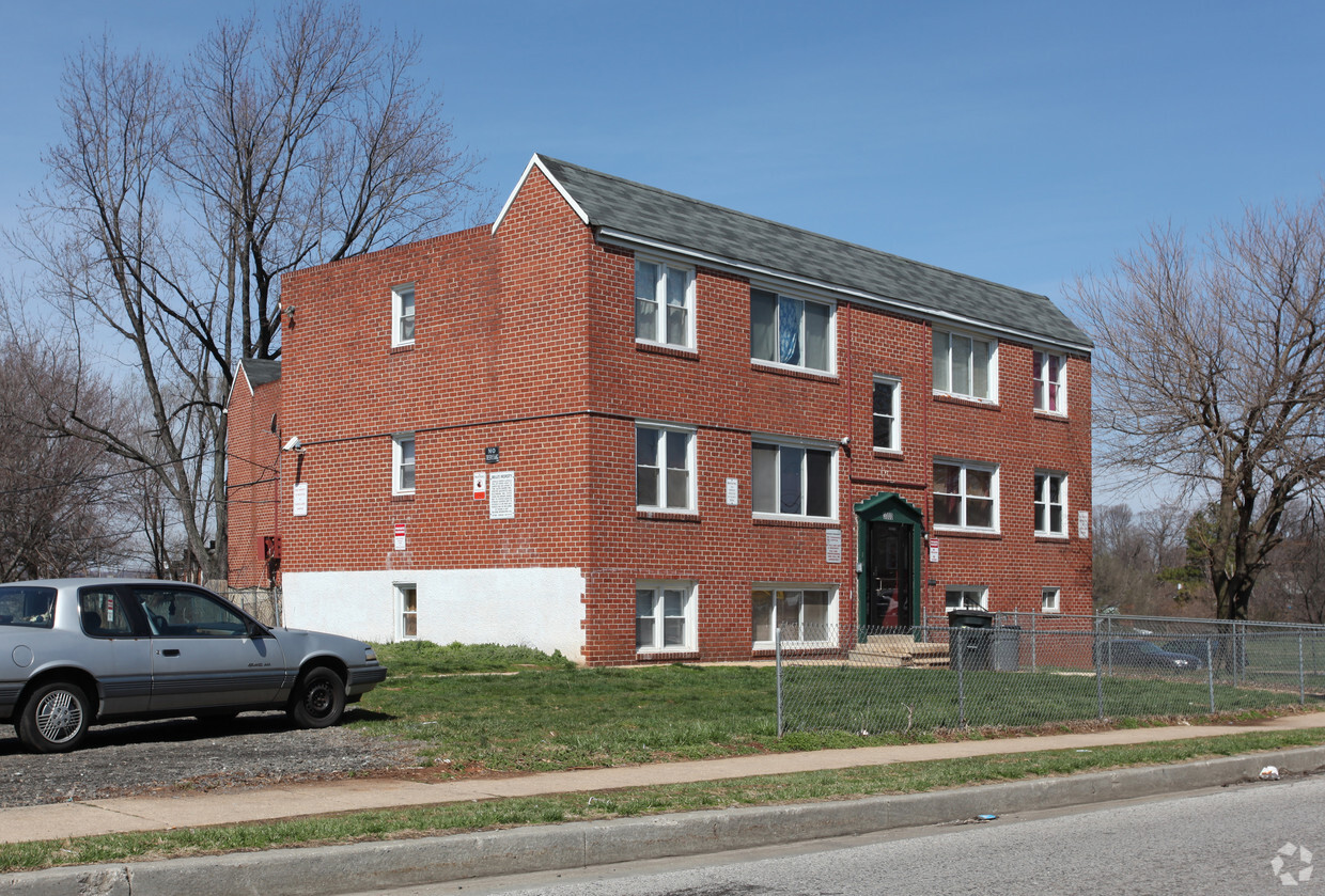Primary Photo - 3000 Hollins Ferry Rd