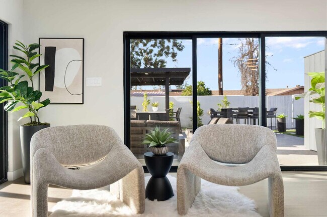 Foto del edificio - 8350 E Pinchot Ave