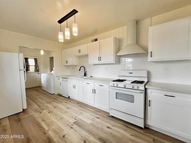 Foto del edificio - 4635 N 11th Pl