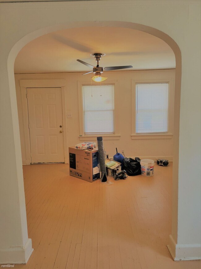 Building Photo - 2 br, 1 bath Duplex - 1315 Byron Street