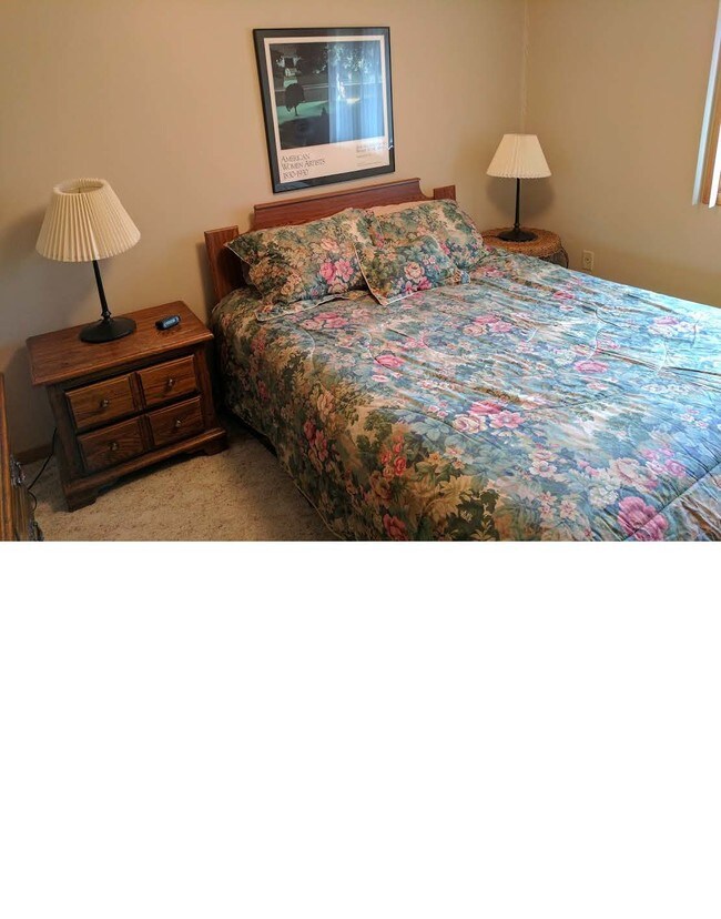 Bedroom 1 - 2520 Le Homme Dieu Heights NE