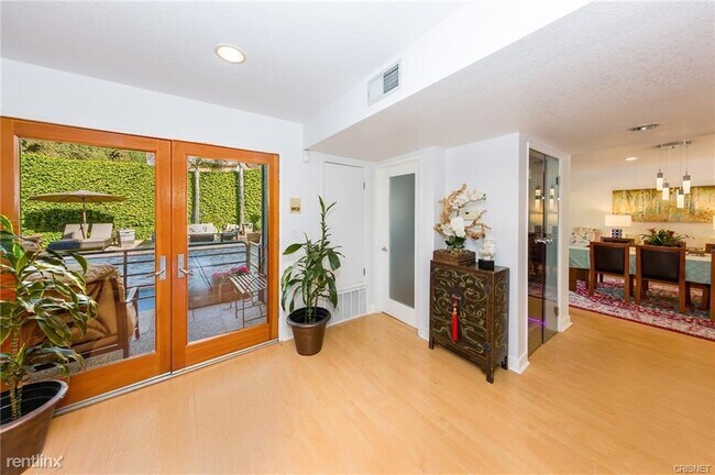 Foto del edificio - 5 br, 3.5 bath House - 5038 Clavel Ct