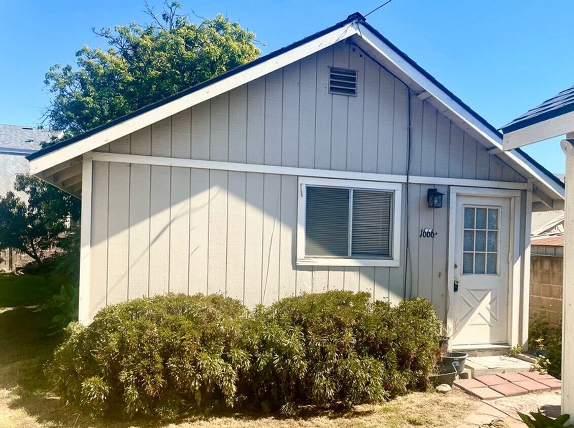 1666 McClelland St Unit 1666B, Santa Maria, CA 93454 Room for Rent