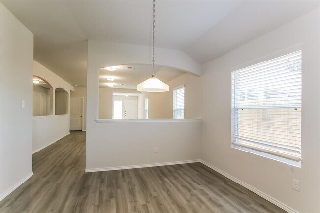 Foto del edificio - 25384 Claremont Hills Ln