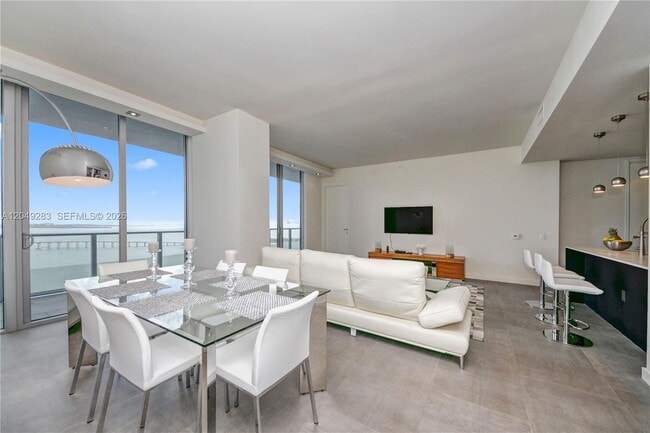 Foto del edificio - 1300 Brickell Bay Dr