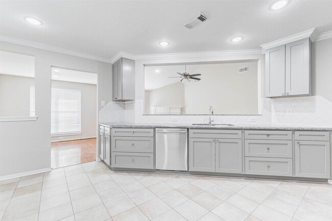 Building Photo - 2410 Clear Ridge Dr