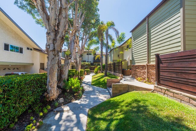 Foto del edificio - Beautiful remodeled 2 bed 2 bath townhome ...