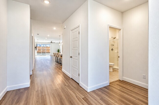 Foto del edificio - 3304 Trail River Ln