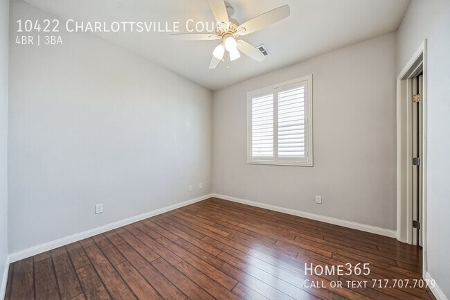 Foto del edificio - Stunning 1 Story home in a gated community...