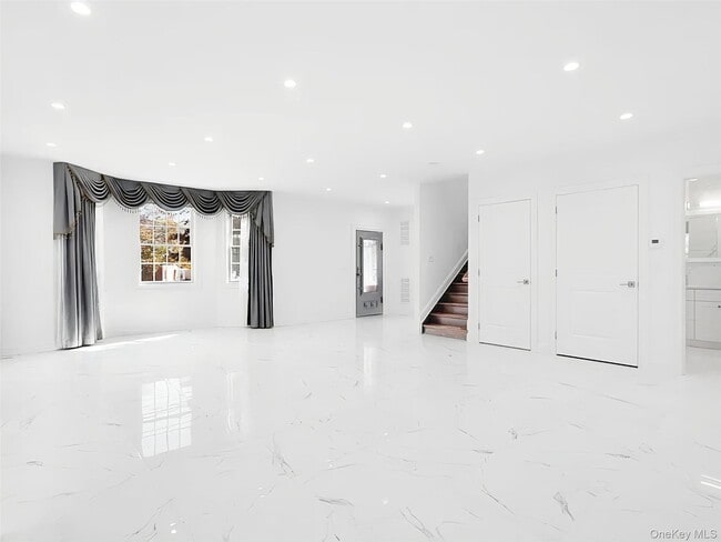 Foto del edificio - 56 Jackson Ave