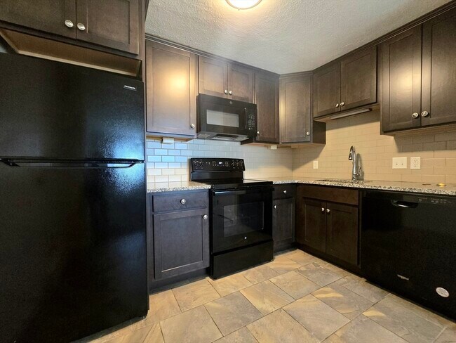 Photo - 725 Broad St (Weymouth, MA) Apartment