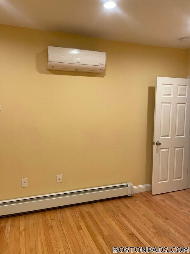 Building Photo - 29 Fessenden St