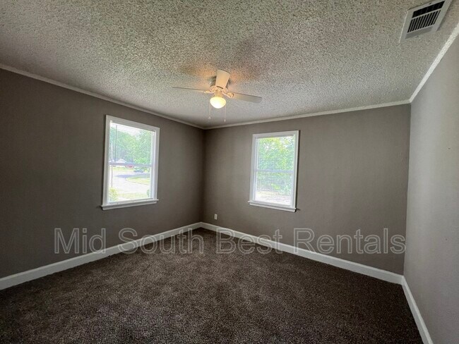 Foto del edificio - 384 E Dison Ave