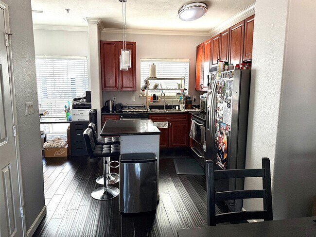 Building Photo - 9200 Westheimer Rd