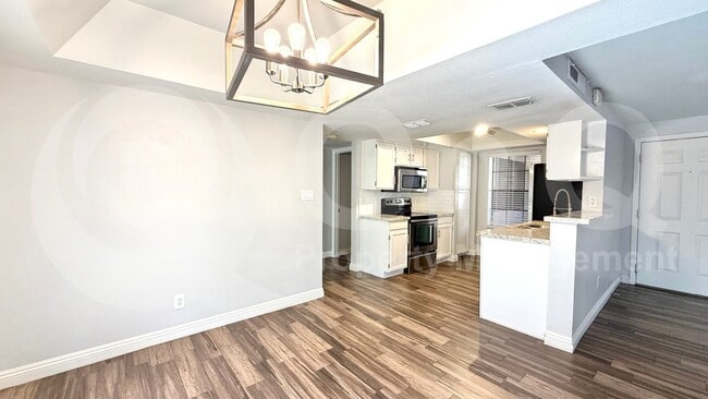 Building Photo - 1211 N Miller Rd