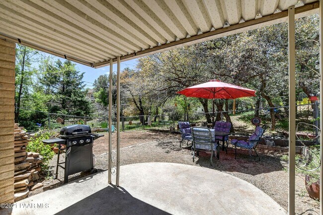 Building Photo - 545 Mesa Dr