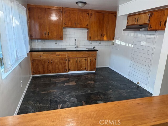 Foto del edificio - 3309 E 8th St