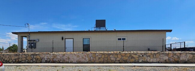 Foto del edificio - 7833 Mt Latona Dr
