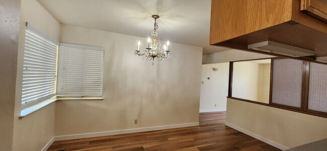 Building Photo - Beautiful 4 Bedroom Home in Greenhaven