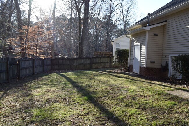 Building Photo - Beautiful 3 bedroom ranch home close to Downtown Cary