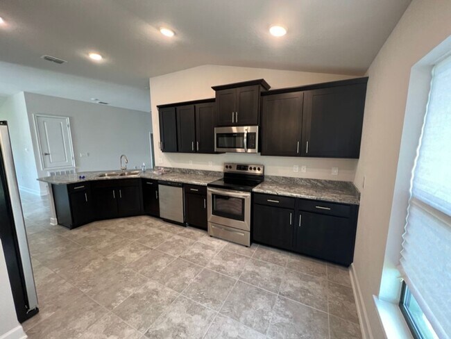 Foto del edificio - Rent this brand-new home in Davenport today!