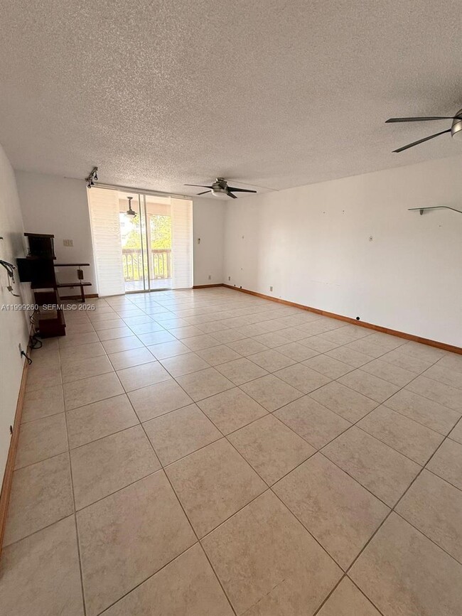 Building Photo - 900 NE 12th Ave