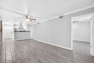 Building Photo - 1418 Vermont St