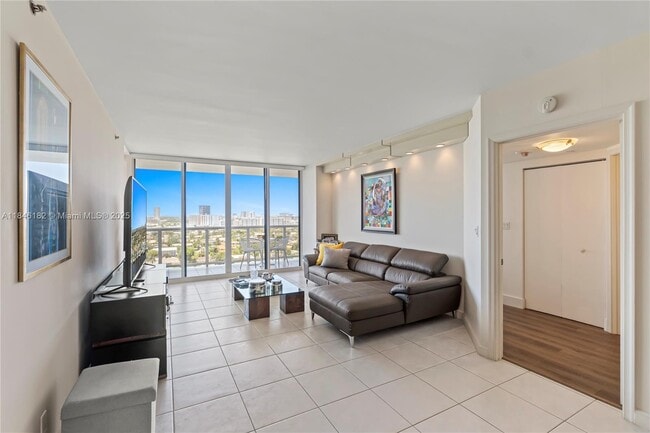 Building Photo - 3598 Yacht Club Dr