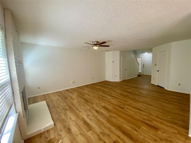 Foto del edificio - 8607 Cretys Cove