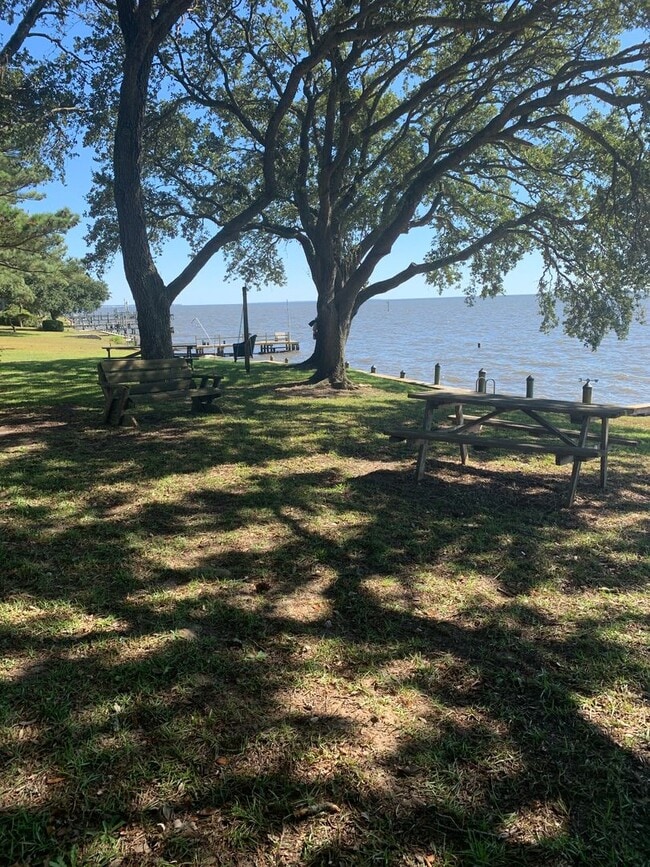 Foto del edificio - 3 Bedroom 2 Bath Home in Point Harbor Avai...