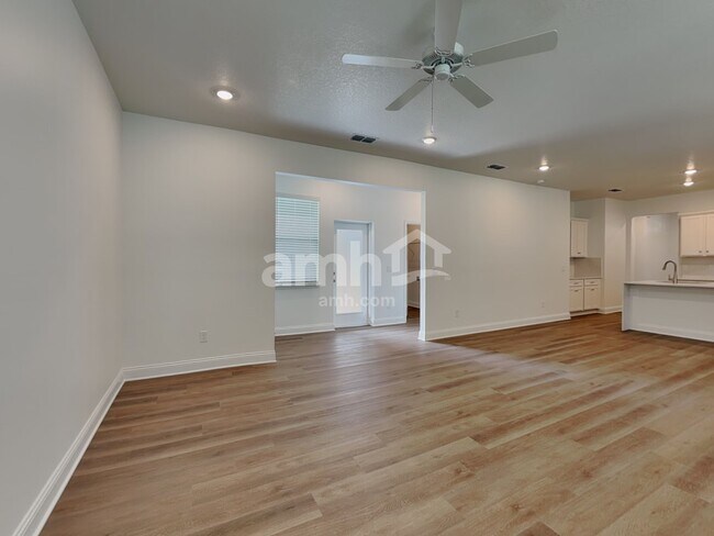 Foto del edificio - 16381 Aubergine Aly