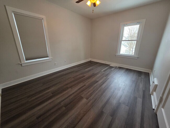 Foto del edificio - 3 bedroom, 1 bath home with attached garage, off Mt. Vernon Rd.