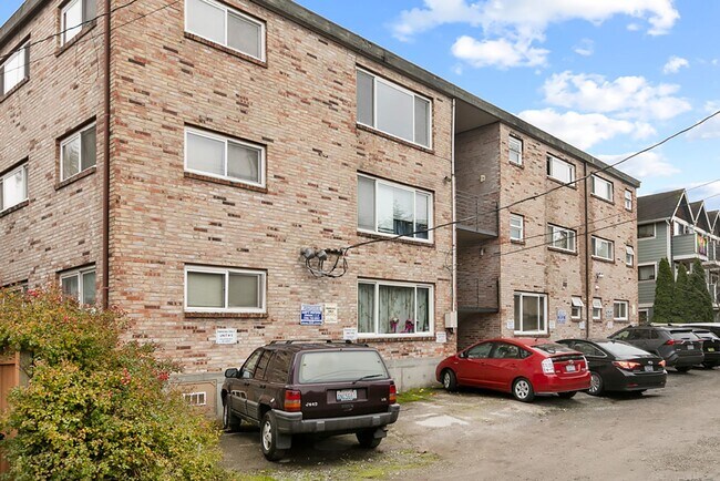 Foto del interior - Westcrest Apartments: Leasing Specials! Renovated units in West Seattle.