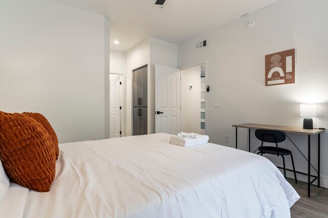 Foto del edificio - 15608 N 71st St