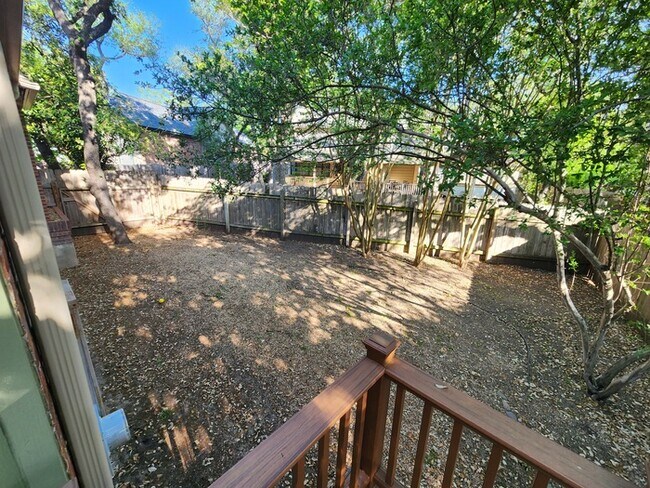 Building Photo - Stunning Cul-De-Sac Home for Lease in Jester Estates!